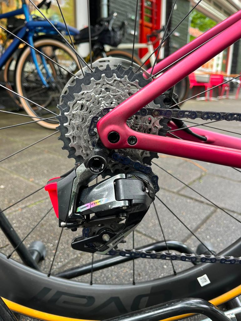 Used Specialized Tarmac SL8 Pro - SRAM Force eTAP AXS 2025 2025 Road & Gravel, Violett — image 12 of 12