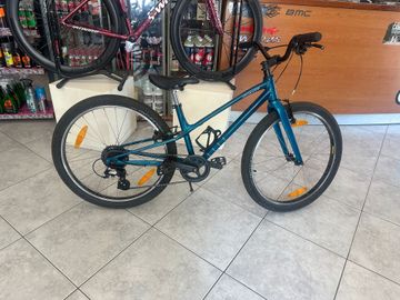 Specialized Jett 24 Multispeed 2023 2023 Mountainbike de segunda mano, Azul — imagen 2 de 6