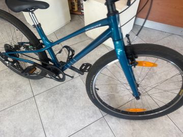 Specialized Jett 24 Multispeed 2023 2023 Mountainbike de segunda mano, Azul — imagen 4 de 6