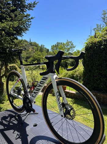 Used Canyon Aeroad CFR Disc Di2 2023 2023 Road & Gravel, White — image 12 of 13