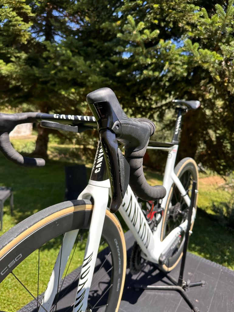 Used Canyon Aeroad CFR Disc Di2 2023 2023 Road & Gravel, White — image 5 of 13