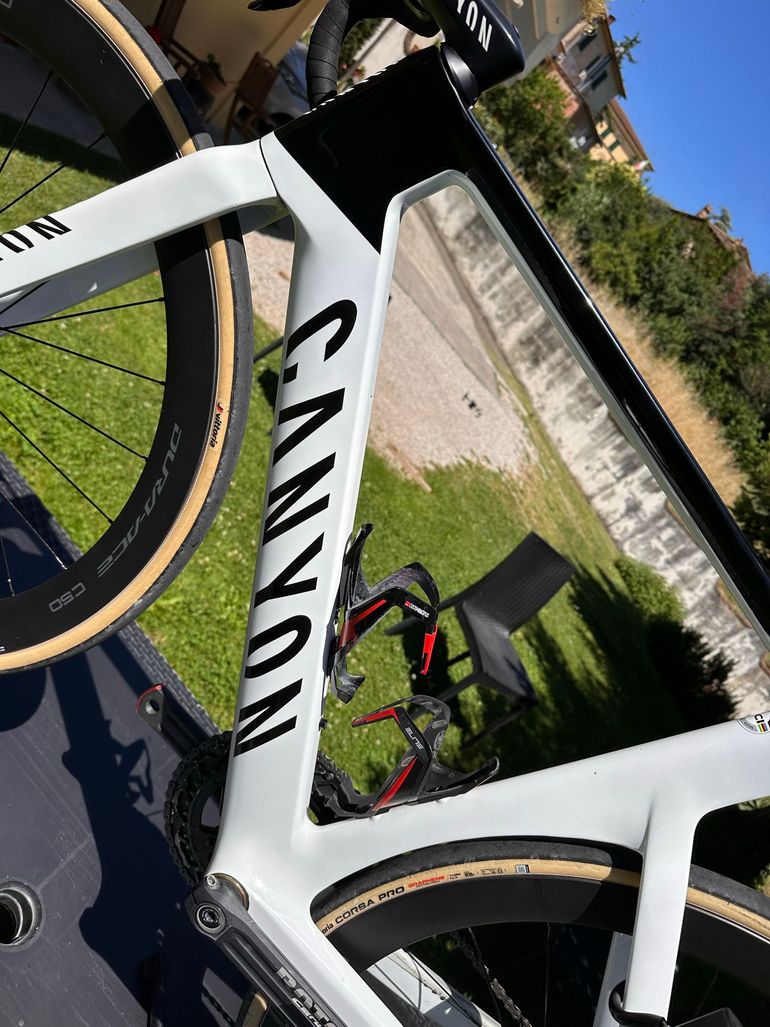 Used Canyon Aeroad CFR Disc Di2 2023 2023 Road & Gravel, White — image 2 of 13