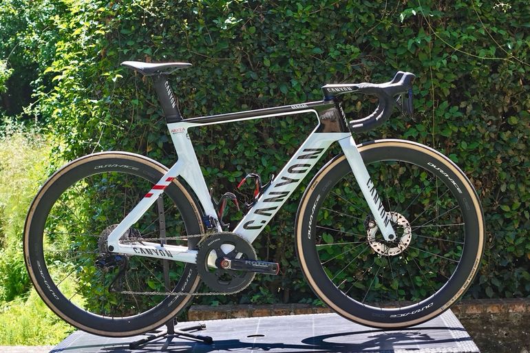 Used Canyon Aeroad CFR Disc Di2 2023 2023 Road & Gravel, White — image 1 of 13