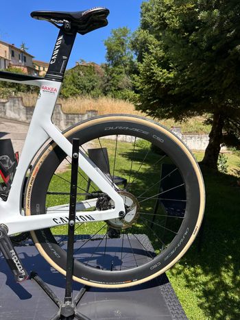 Used Canyon Aeroad CFR Disc Di2 2023 2023 Road & Gravel, White — image 10 of 13