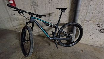 Canyon Lux Trail CF 8 2022 2022 Mountainbike usato, Blu — immagine 3 di 7