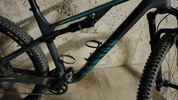 Canyon Lux Trail CF 8 2022 2022 Mountainbike usato, Blu — immagine 9 di 12