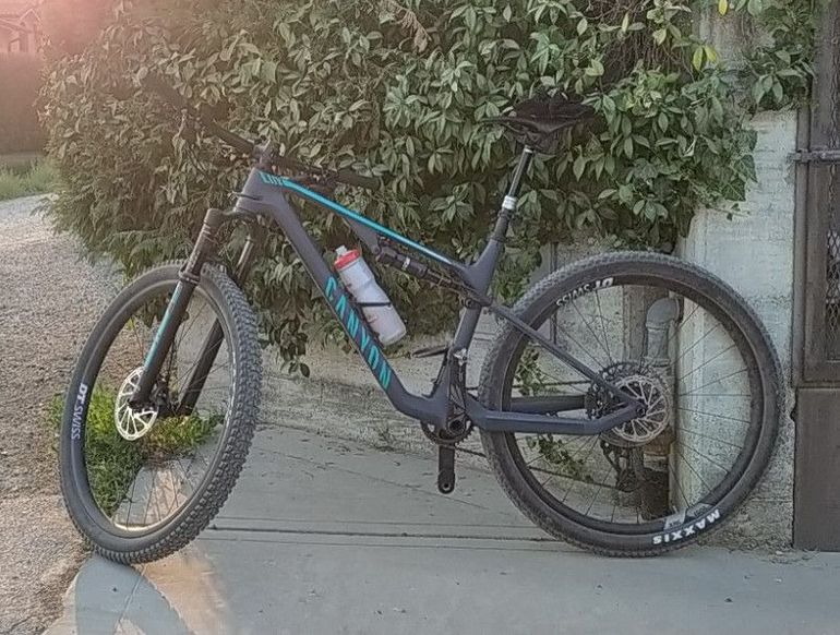 Used Canyon Lux Trail CF 8 2022 2022 Mountainbike, Blue, 29 — image 2 of 3