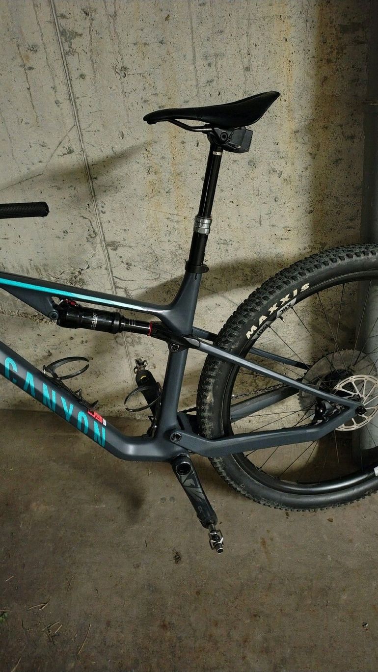 Canyon Lux Trail CF 8 2022 2022 Mountainbike usato, Blu — immagine 10 di 12