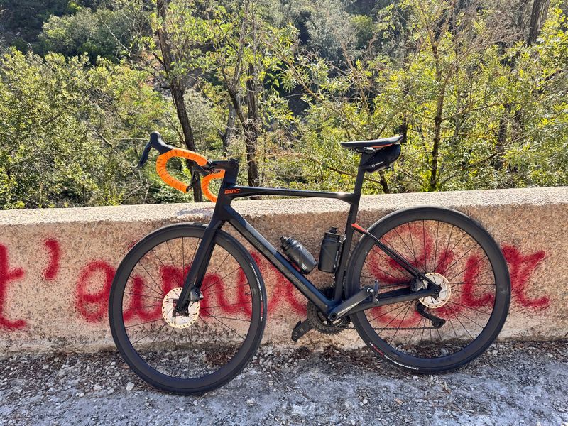 Used BMC Roadmachine 01 FOUR 2021 2021 Road & Gravel, Black — image 5 of 6