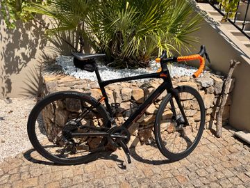 Used BMC Roadmachine 01 FOUR 2021 2021 Road & Gravel, Black — image 1 of 6