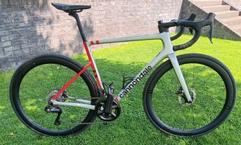 Tweedehands Cannondale SuperSix EVO Carbon Disc Ultegra Di2 12sp Mercury 2023 Racefiets & gravel