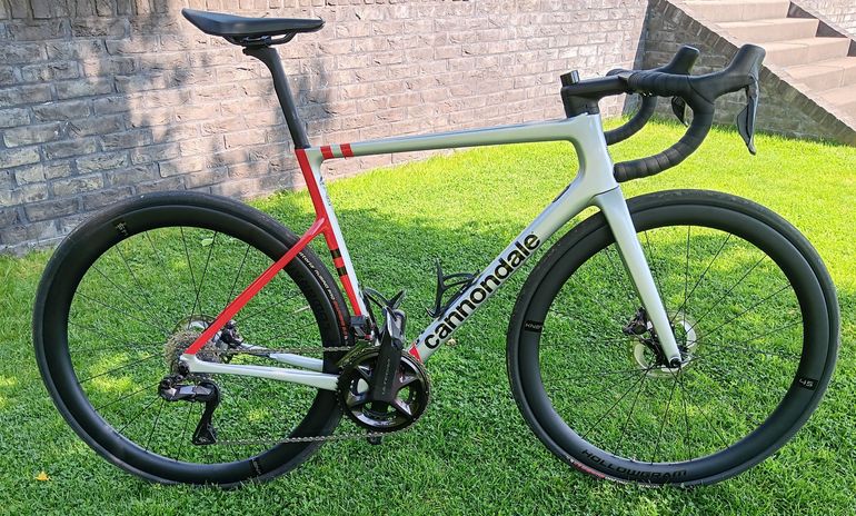 Tweedehands Cannondale SuperSix EVO Carbon Disc Ultegra Di2 12sp Mercury 2023 Road & Gravel — afbeelding 1 van 13
