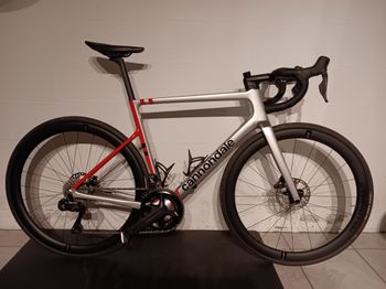 Tweedehands Cannondale SuperSix EVO Carbon Disc Ultegra Di2 12sp Mercury 2023 Road & Gravel — afbeelding 2 van 13
