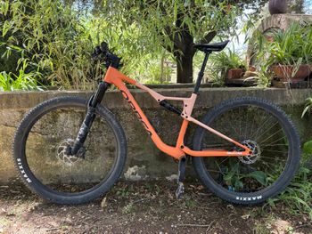 Used Orbea OIZ H20 2023 2023 Mountainbike, Orange, 29 — image 2 of 6