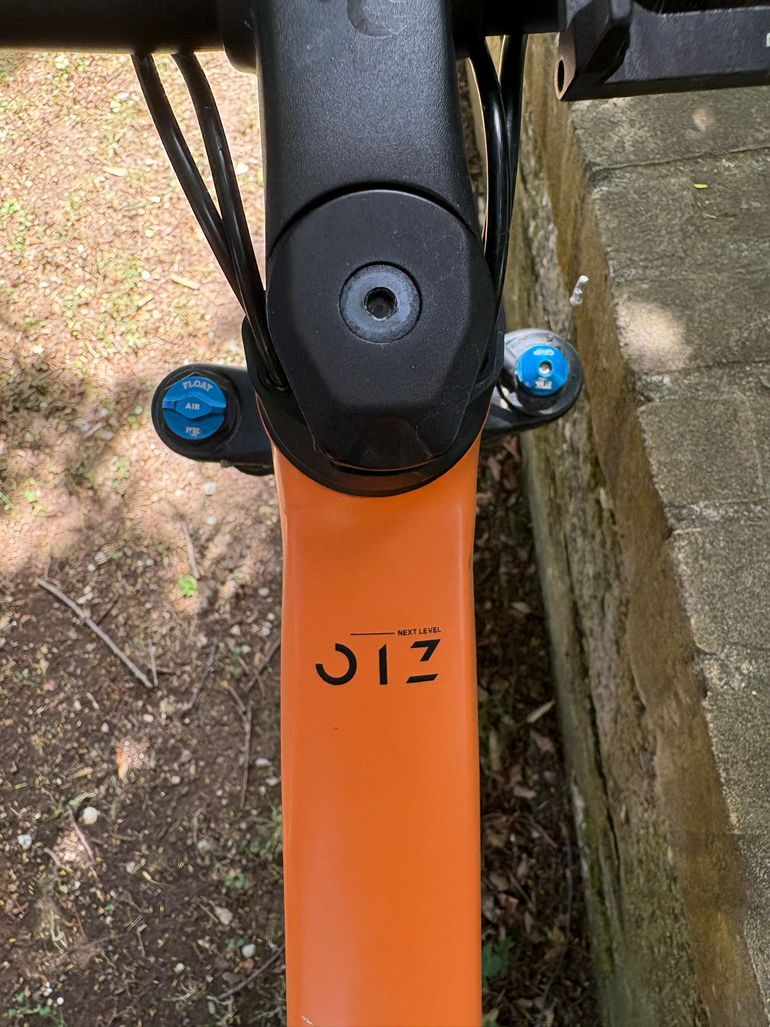 Used Orbea OIZ H20 2023 2023 Mountainbike, Orange, 29 — image 5 of 6
