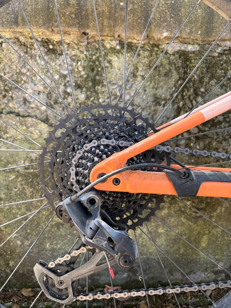 Used Orbea OIZ H20 2023 2023 Mountainbike, Orange, 29 — image 3 of 6