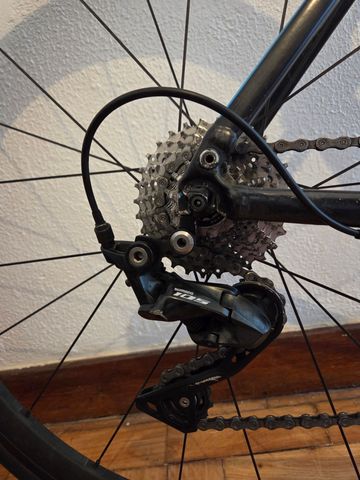 Gebrauchtes Giant Defy Shimano 105 2017 Road & Gravel, Schwarz — Bild 3 von 9