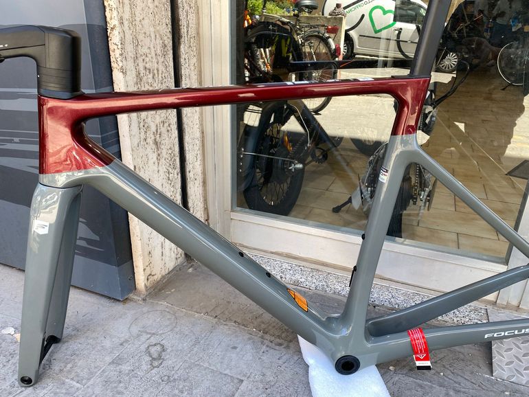 Used Focus IZALCO MAX 8.7 2025 Frameset 2025 Road & Gravel, Light Gray — image 2 of 6