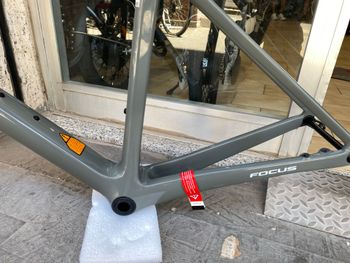Used Focus IZALCO MAX 8.7 2025 Frameset 2025 Road & Gravel, Light Gray — image 3 of 6
