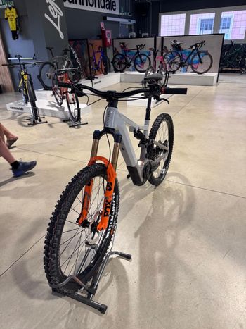 Used Focus SAM ² 6.9 2023 2023 Mountainbike, Light Gray, 29 — image 3 of 4