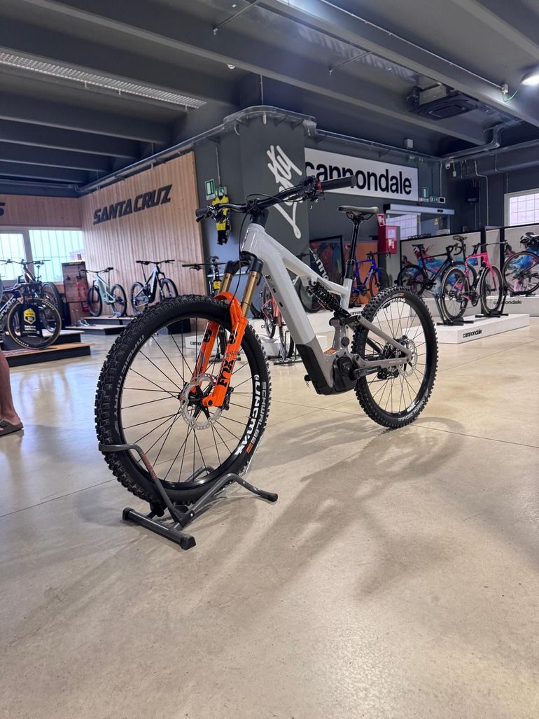 Used Focus SAM ² 6.9 2023 2023 Mountainbike, Light Gray, 29 — image 1 of 4