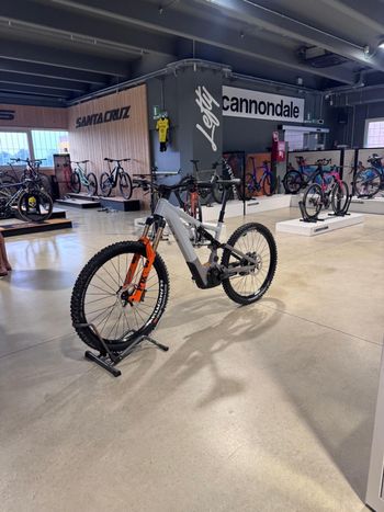 Used Focus SAM ² 6.9 2023 2023 Mountainbike, Light Gray, 29 — image 2 of 4