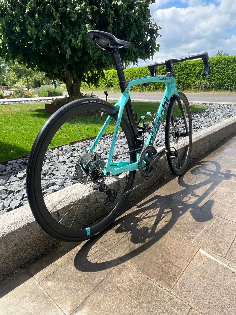 Used Bianchi Oltre XR4 Disc Ultegra Di2 2020 2020 Road & Gravel, Green — image 3 of 5