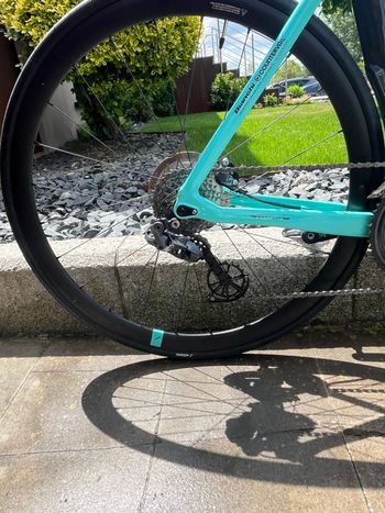 Used Bianchi Oltre XR4 Disc Ultegra Di2 2020 2020 Road & Gravel, Green — image 5 of 5