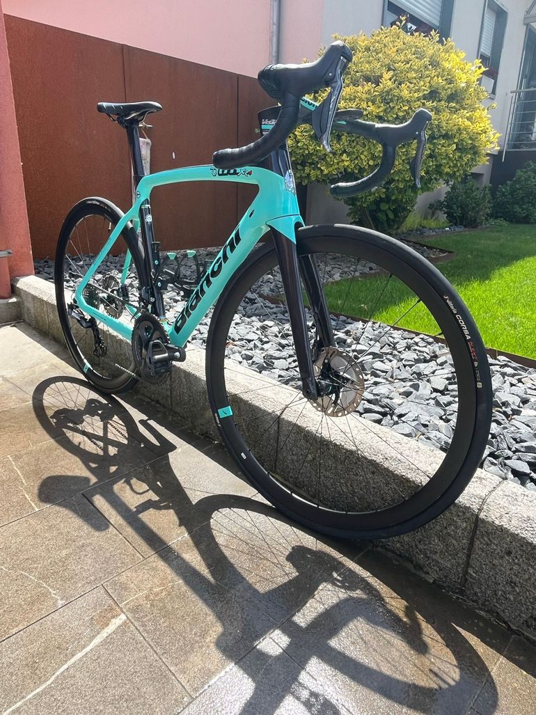 Used Bianchi Oltre XR4 Disc Ultegra Di2 2020 2020 Road & Gravel, Green — image 2 of 5