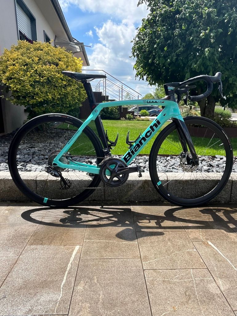Used Bianchi Oltre XR4 Disc Ultegra Di2 2020 2020 Road & Gravel, Green — image 1 of 5