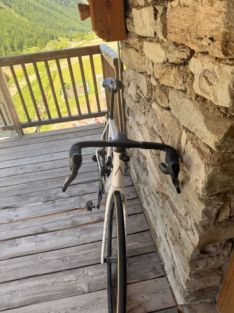 Used Aurum Magma SRAM Red eTap AXS 2024 Road & Gravel, White — image 9 of 21