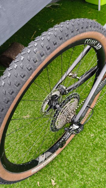 Used Orbea OIZ M-PRO 2024 2024 Mountainbike, Light Gray, 29 — image 4 of 9