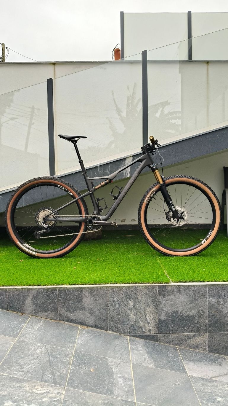 Used Orbea OIZ M-PRO 2024 2024 Mountainbike, Light Gray, 29 — image 1 of 9