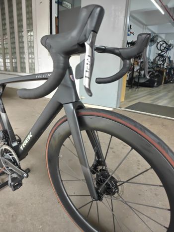Used Trek Madone SLR 9 AXS Gen 8 2025 2025 Road & Gravel, Black — image 5 of 12