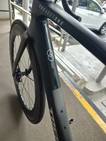 Used Trek Madone SLR 9 AXS Gen 8 2025 2025 Road & Gravel, Black — image 7 of 12