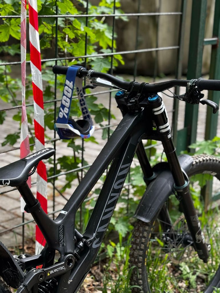 Used Canyon Sender CFR 29 Underdog 2024 2024 Mountainbike, Black, 29 — image 2 of 4