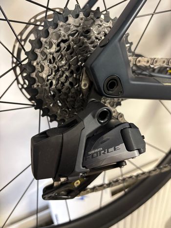 Použité BMC Roadmachine SRAM Force eTap AXS 2024 Road & Gravel — obrázek 11 z 11