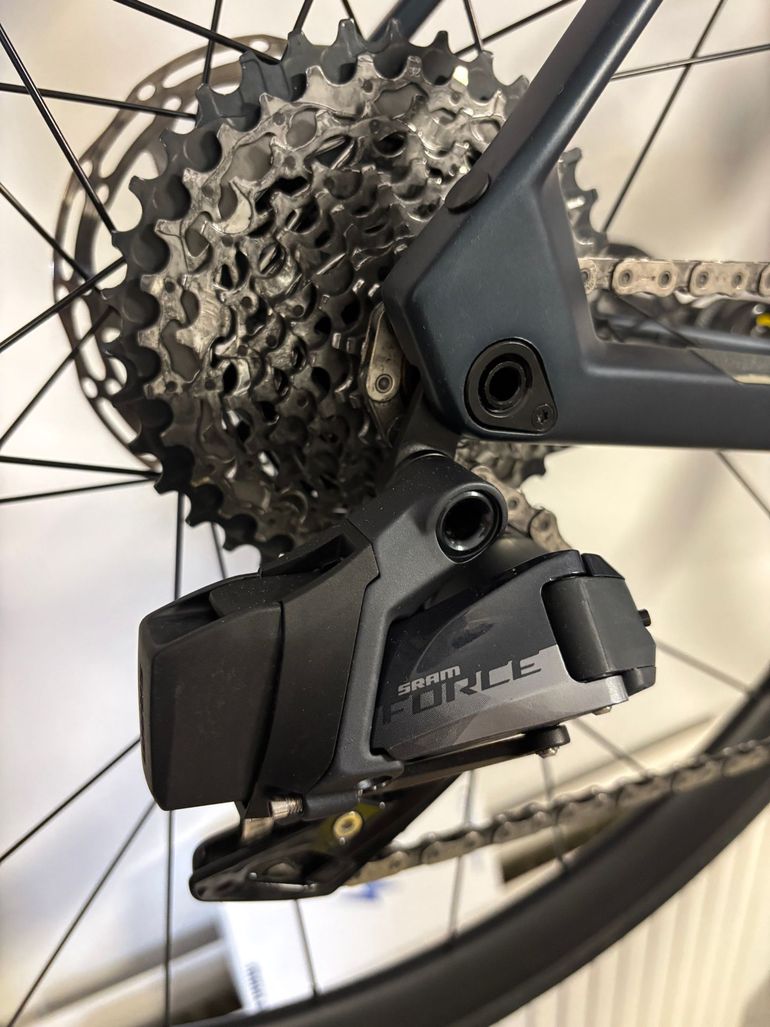 Použité BMC Roadmachine SRAM Force eTap AXS 2024 Road & Gravel — obrázek 11 z 11