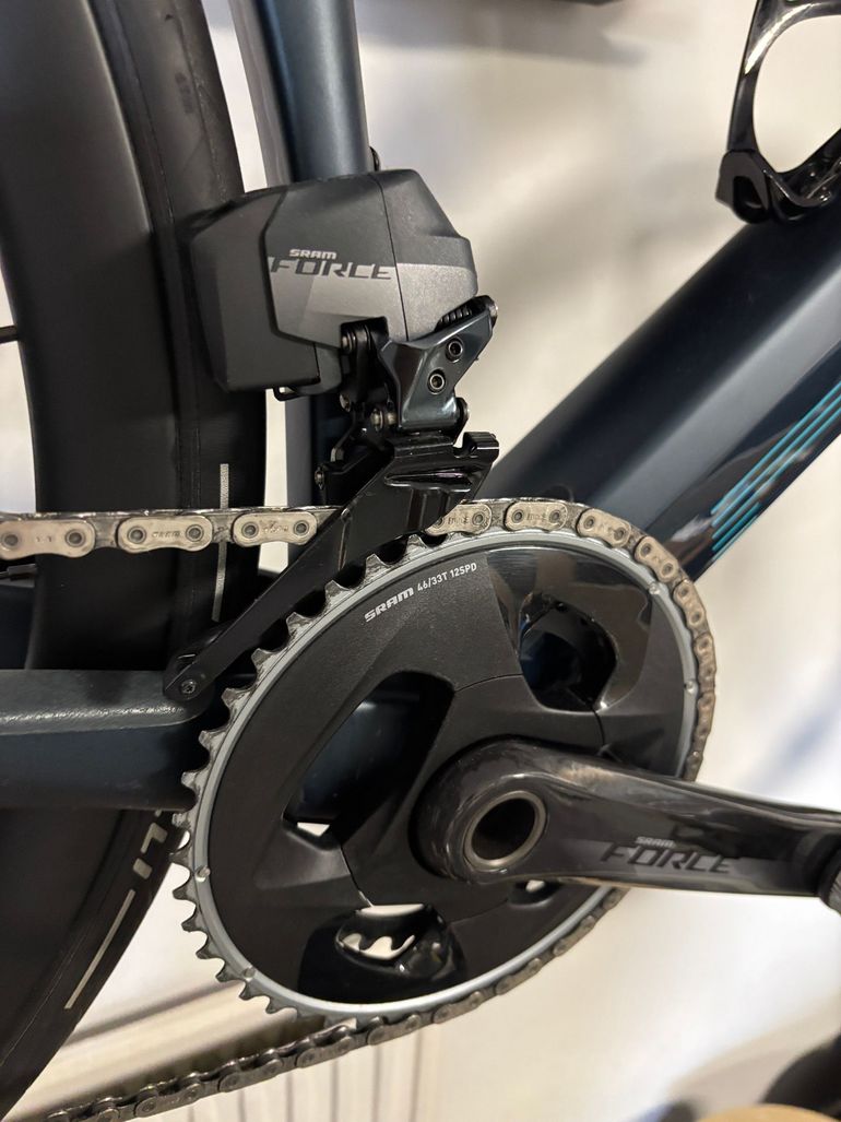 Použité BMC Roadmachine SRAM Force eTap AXS 2024 Road & Gravel — obrázek 10 z 11