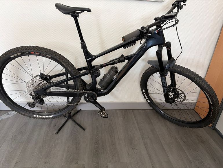 Used Cannondale Habit Carbon 2 2024 2024 Mountainbike — image 1 of 3