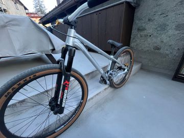 Used Canyon Stitched Other 2023 Mountainbike, Light Gray — image 6 of 6
