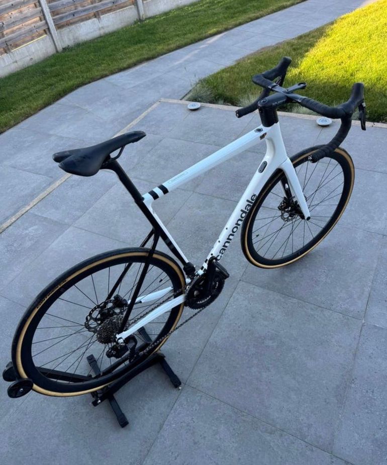 Used Cannondale SuperSix EVO Carbon Disc Ultegra Di2 2023 2023 Road & Gravel, White — image 5 of 7