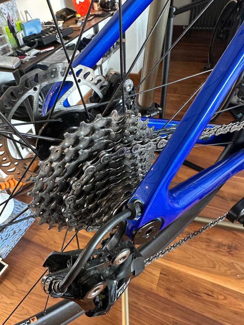 Used Giant Propel Advanced 2 2023 2023 Road & Gravel, Blue — image 3 of 5