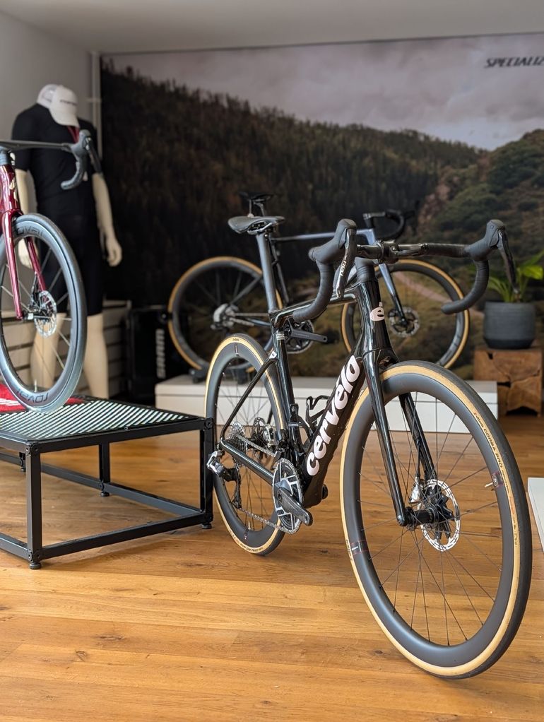 Used Cervélo Caledonia-5 Red AXS 2025 2025 Road & Gravel, Black — image 4 of 7