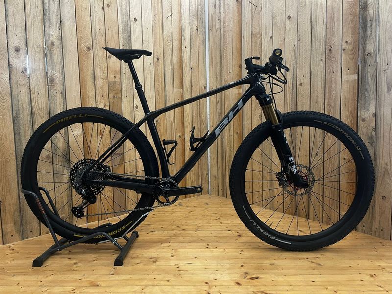 Used BH Ultimate Shimano XTR 2025 Mountainbike, Black — image 1 of 3