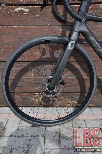 Used Scott Addict RC SRAM Rival eTap AXS 2024 Road & Gravel, Black — image 31 of 38