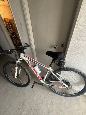 Used Specialized Hardrock Disc SE 26 2015 2015 Mountainbike, White, 26 — image 2 of 5