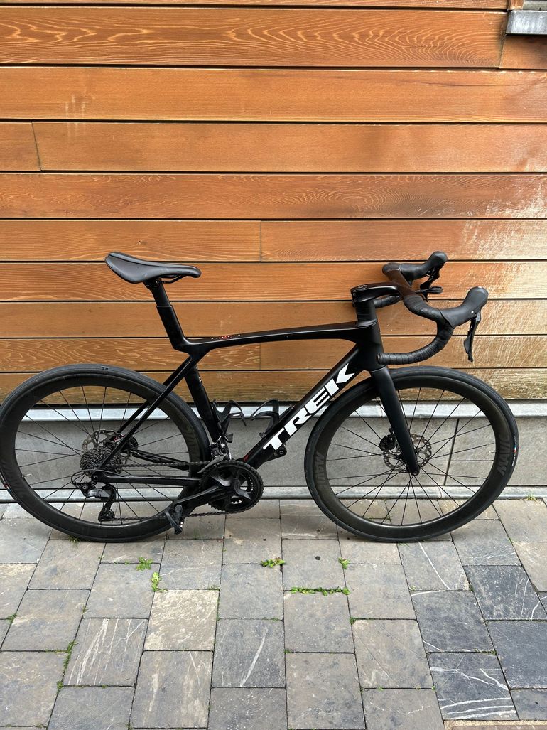 Used Trek Madone SL 5 Gen 8 2025 2025 Road & Gravel — image 2 of 7