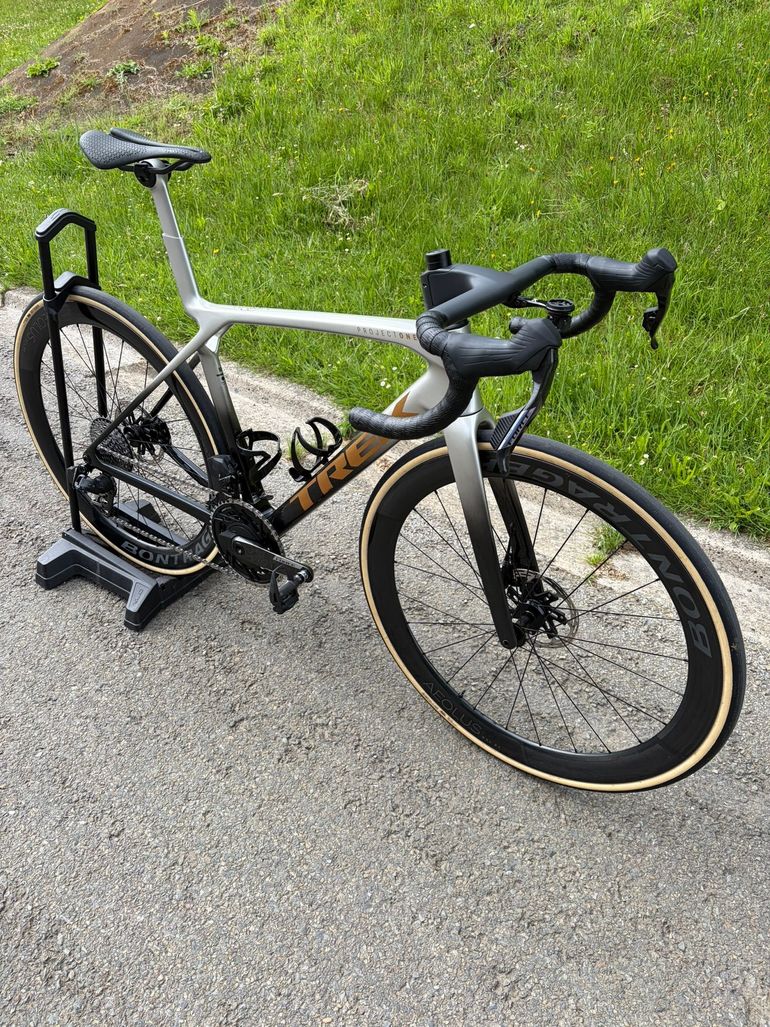 Used Trek Madone SLR 7 AXS Gen 8 2026 2026 Road & Gravel, Light Gray — image 3 of 15