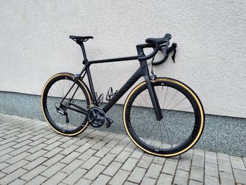 Used Canyon Ultimate CF SL 8 2021 2021 Road & Gravel, Black — image 2 of 7